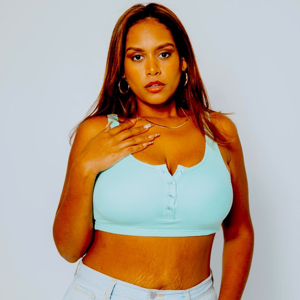 Klassy Network NWT Henley Brami Crop